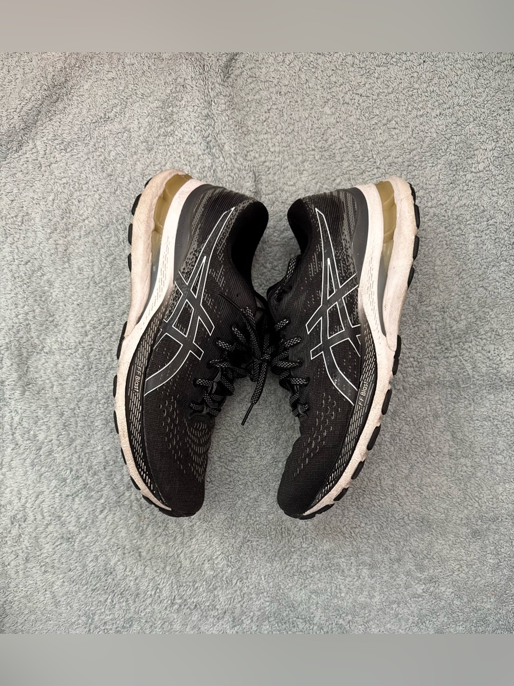 Asics Women Gel-Kayano 28 running shoes black and white size 8.5